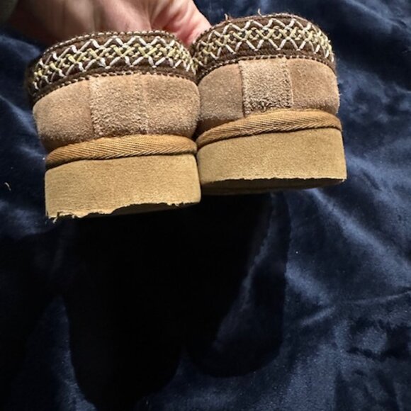 Ugg slip on shoes size 4 youth - Picture 5 of 5